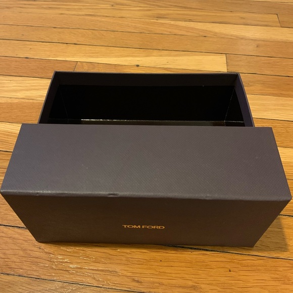 Tom ford Sunglass case with box and cleaning cloth - Picture 3 of 7